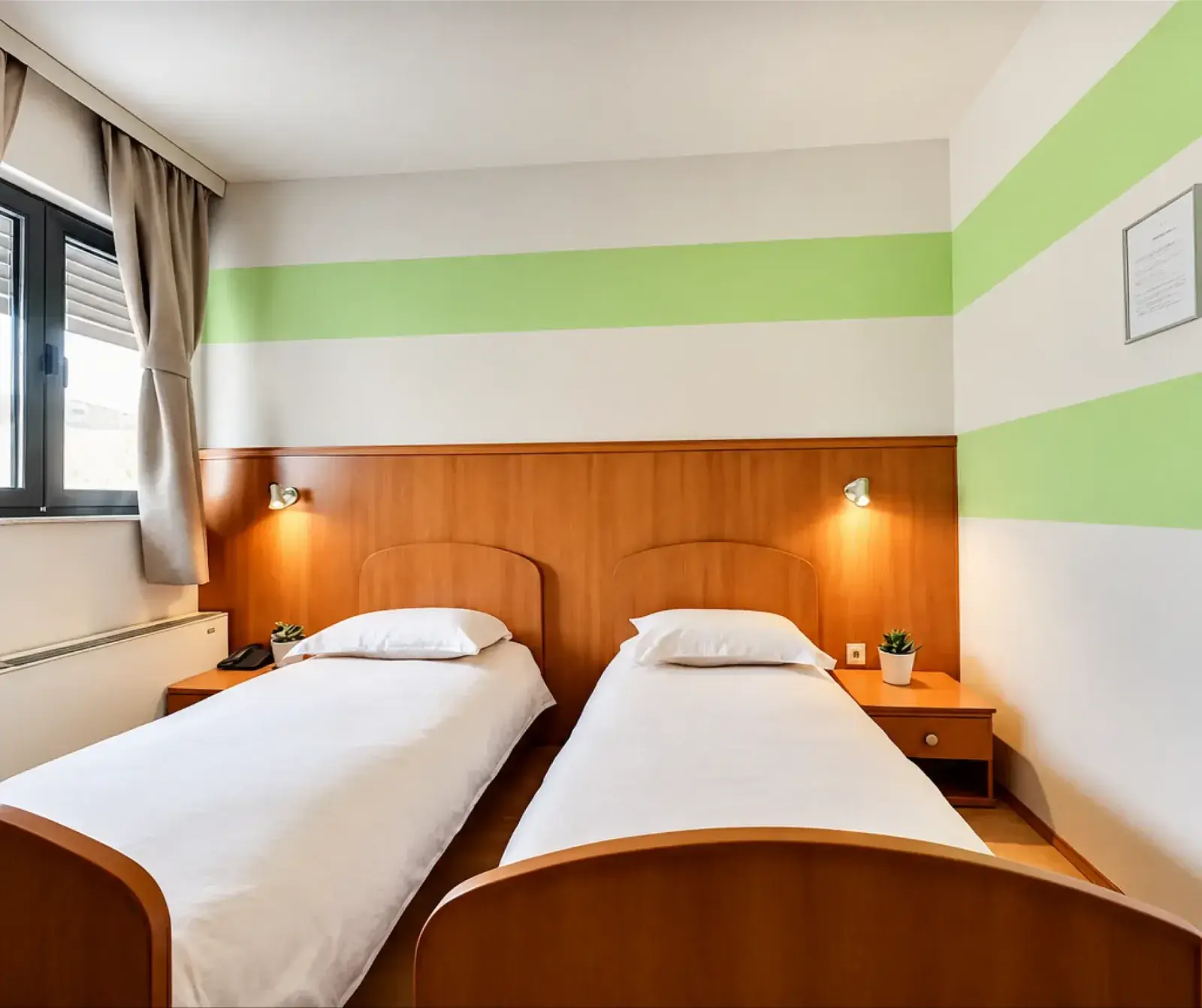 Mala soba s odvojenim krevetima u Hotelu Šibenik