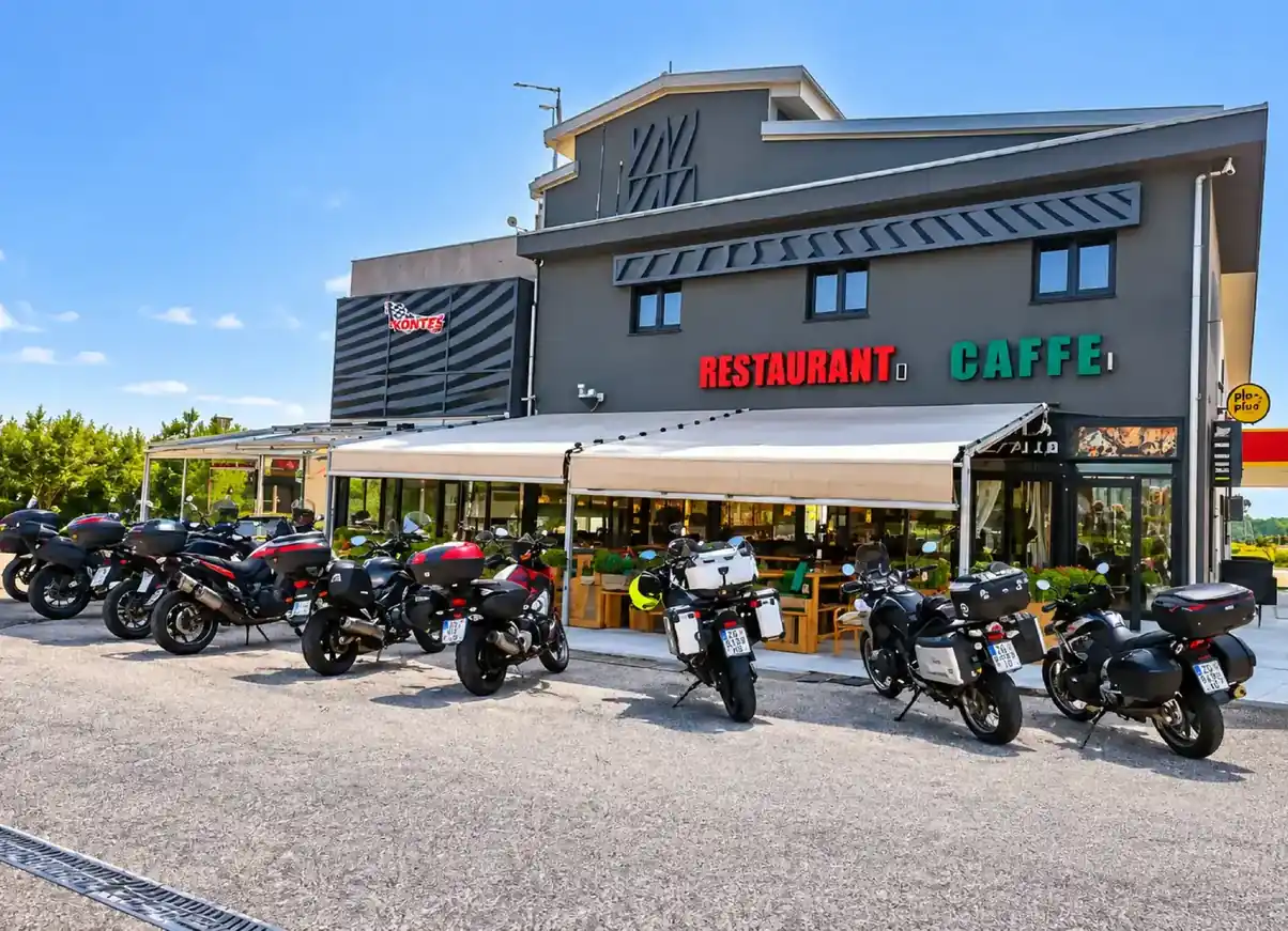 Parkiralište za motocikle ispred Hotela Šibenik